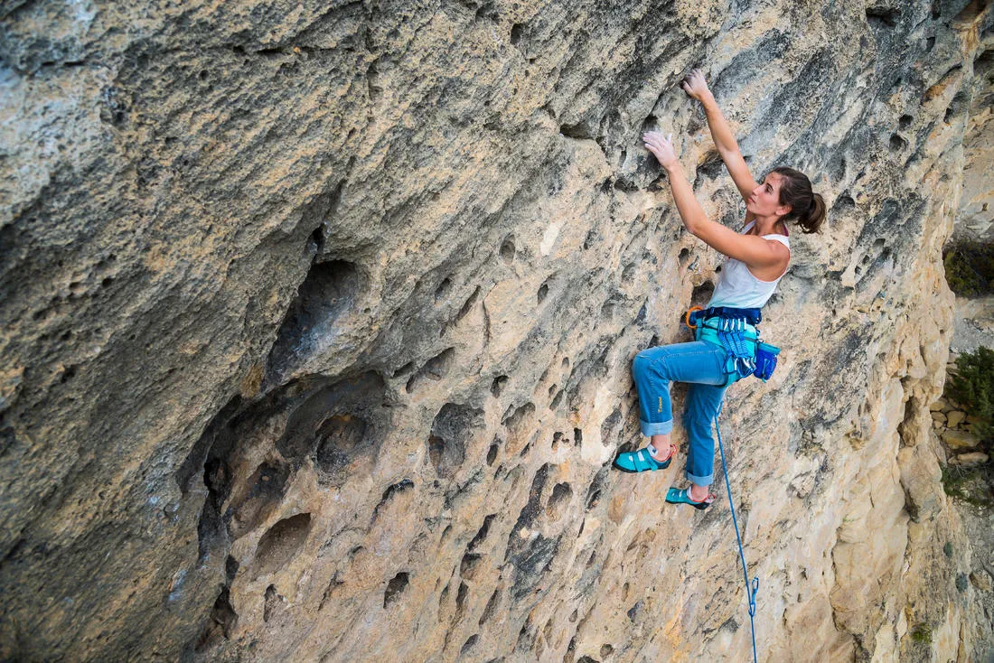 CLIMBING SHOES - ROCK 