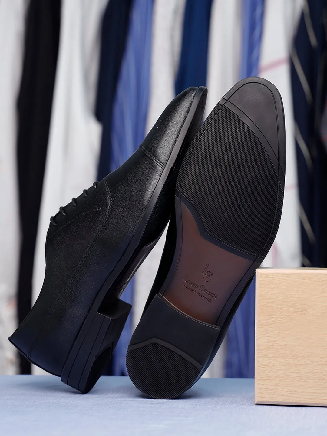 Obsidian Black Captoe Style Comfortable Laceups for Men